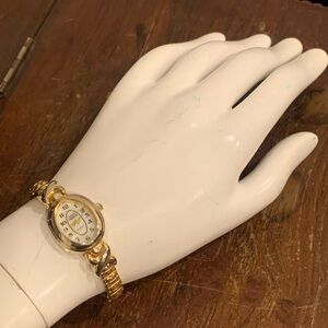 Times Square Quartz Watch  Stainless Steel  Adjustable Watch New Battery G/tone